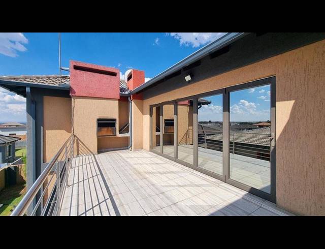 5 BEDROOM HOUSE FOR SALE IN AERORAND